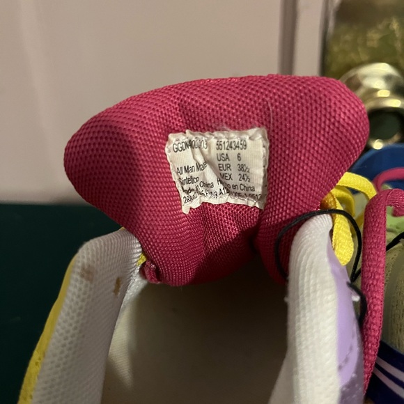 DanSkin  now size 6 sneaker - Picture 6 of 11